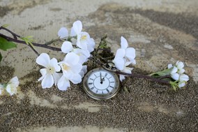 Αλλαγή ώρας: Πότε γυρνάμε τα ρολόγια μας μία ώρα μπροστά